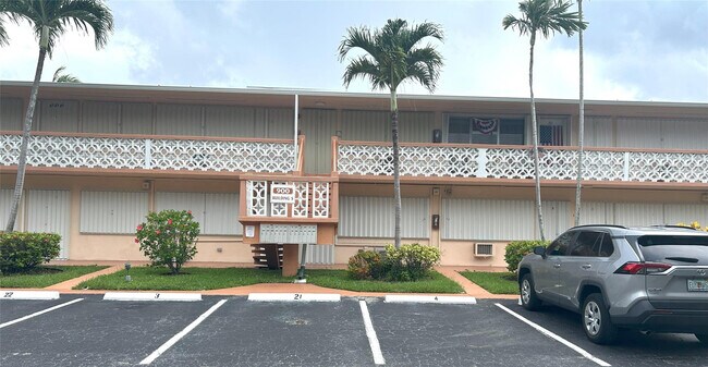 Building Photo - 900 SW 10th Terrace