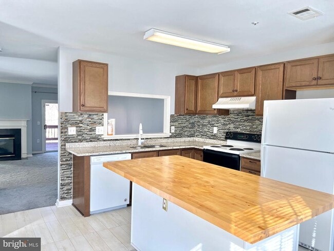 Building Photo - 10600 Elizabeth Parnum Pl