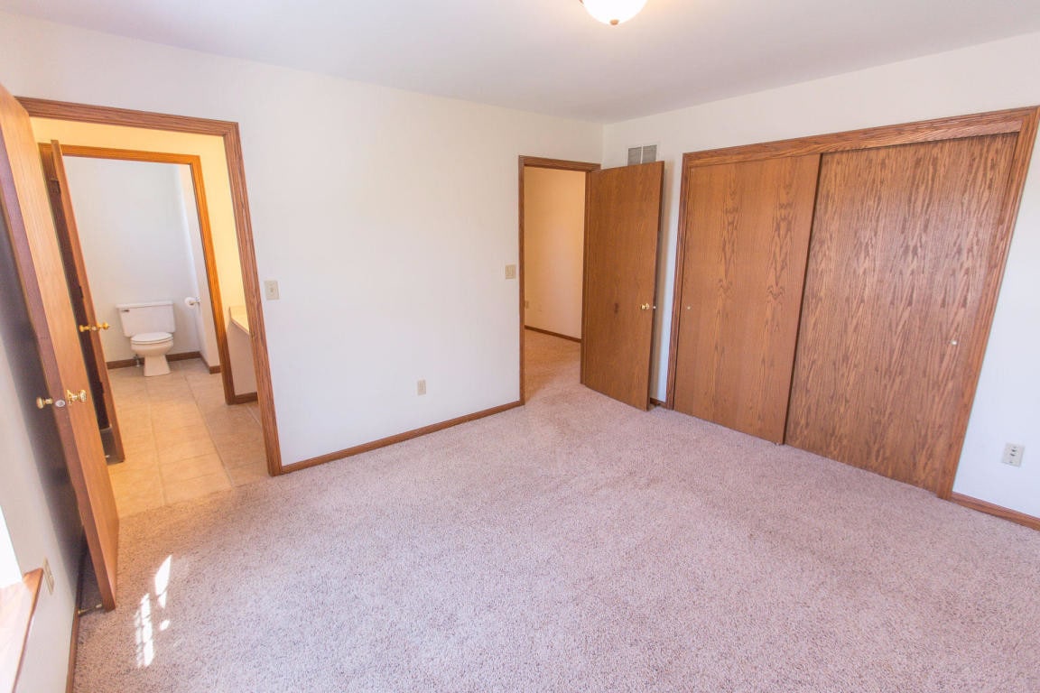 Master Bedroom - 288 Meadowcreek Dr