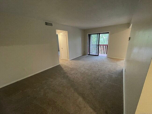 Building Photo - 25 Woodsedge Dr
