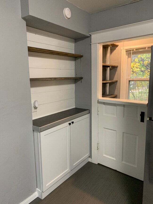Kitchen - 409 State St E