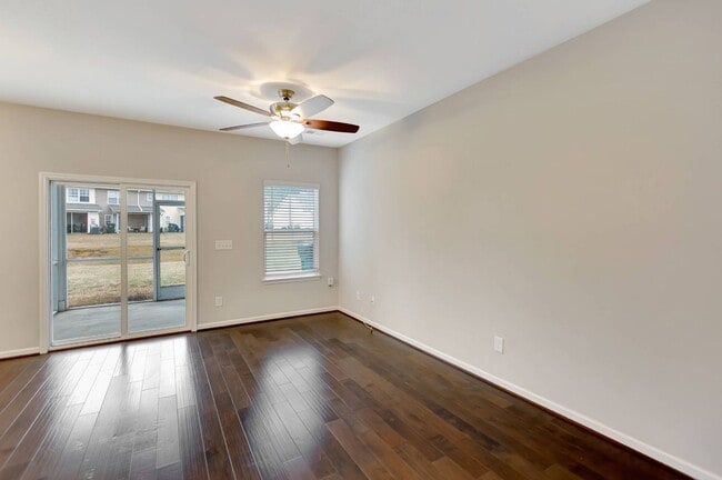 Building Photo - Lakeview Commons