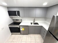 Building Photo - 3670 Inverrary Dr