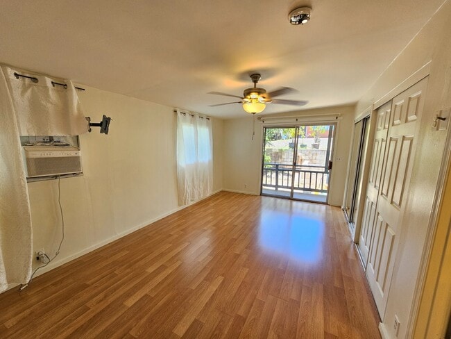 Building Photo - 1 bedroom 1 bath Apartment. NO parking. Upstairs unit.