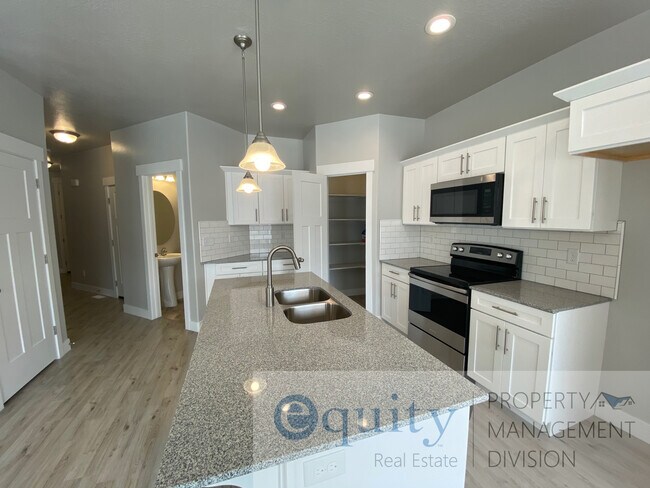 Building Photo - 16102 S Truss Dr