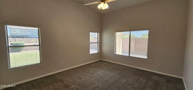 Building Photo - 841 E Lovegrass Dr