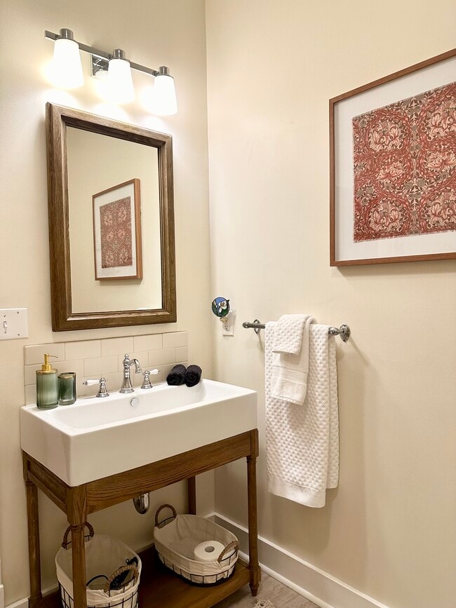 Building Photo - 348 Collyer St