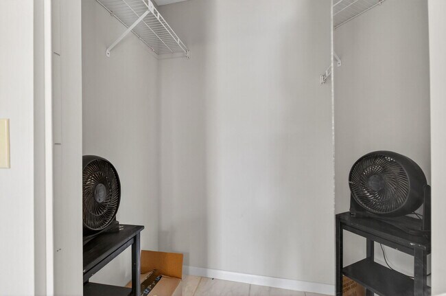 Building Photo - 7340 Amberly Ln