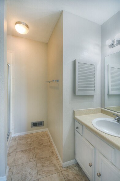 Building Photo - 16 Old Broadmoor Rd