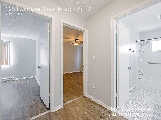 Building Photo - 125 E Van Riper Rd