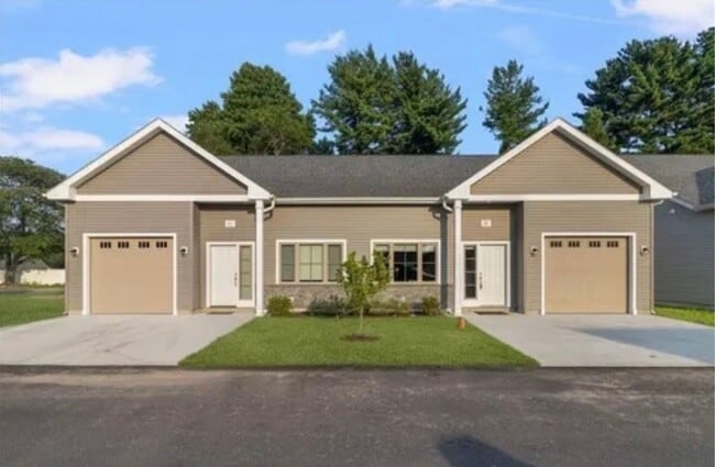 Building Photo - 34-34 W Vly Cir