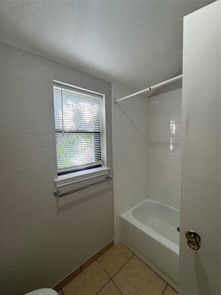 Building Photo - 420 S Las Vegas Trail