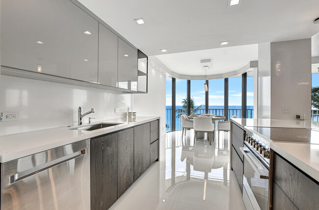 Building Photo - 2917 S Ocean Blvd