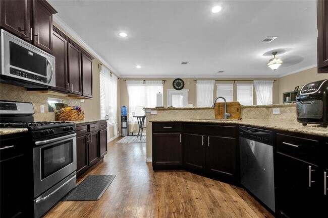Building Photo - 6523 Point Hollow Ln