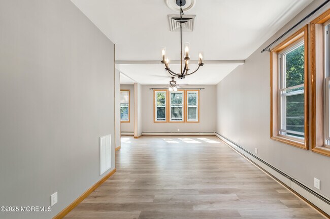 Building Photo - 656 Boulevard