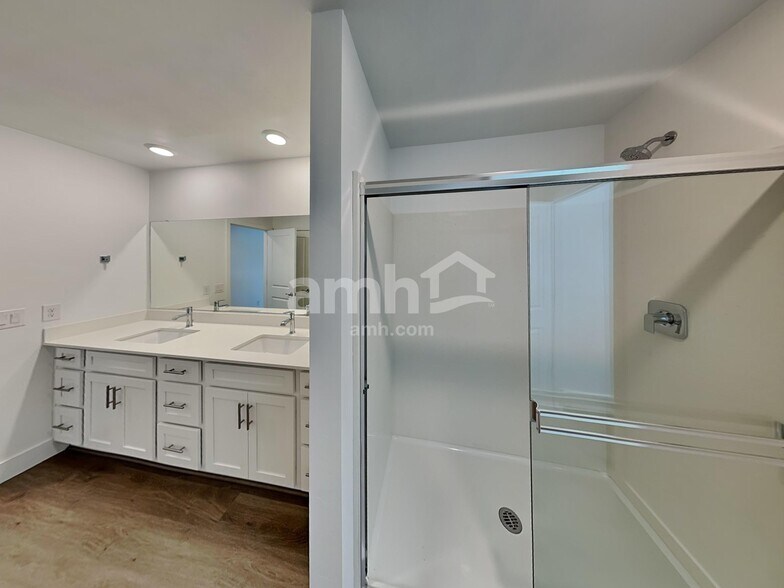 Building Photo - 9611 Harkes Dr