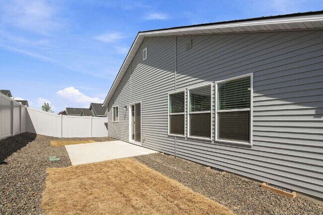 Building Photo - 297 N Madrone Ave