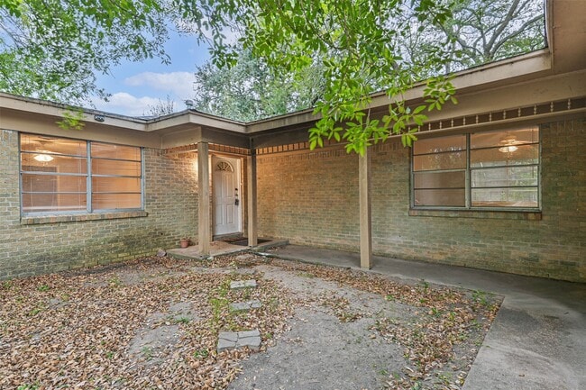 Building Photo - 6425 N Ridgecrest Dr