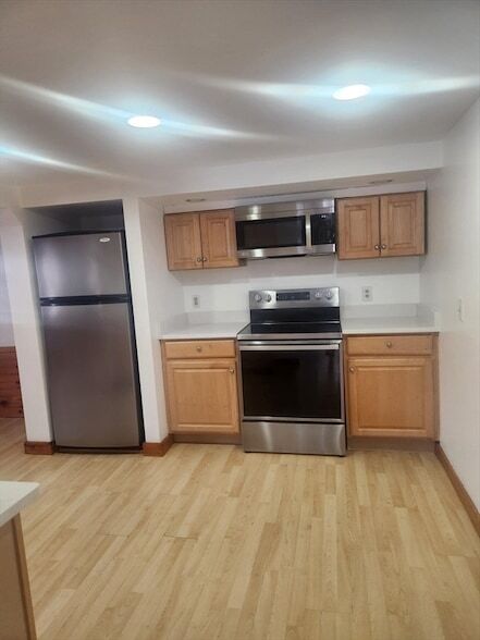 Building Photo - 92 Main St