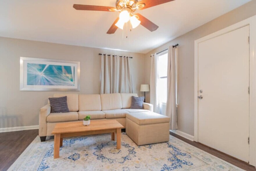 Building Photo - 3912 Crestview Dr