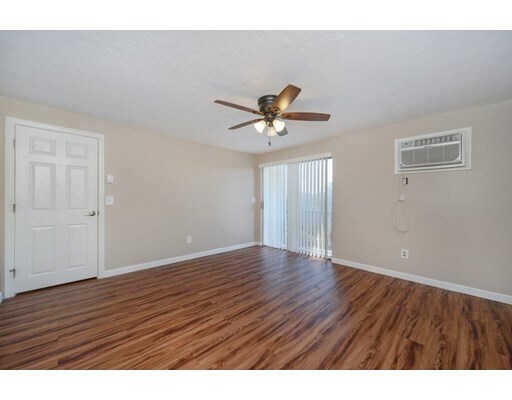 Building Photo - 11 Gibbs St