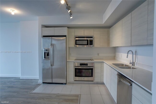 Building Photo - 1 br, 1 bath Condo - 4250 Biscayne Blvd 2783