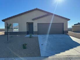 Building Photo - 2208 E Clear Creek Dr