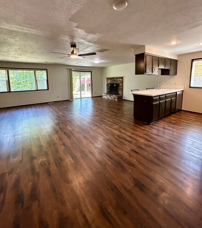 Building Photo - Charming Single Level Home - Keizer