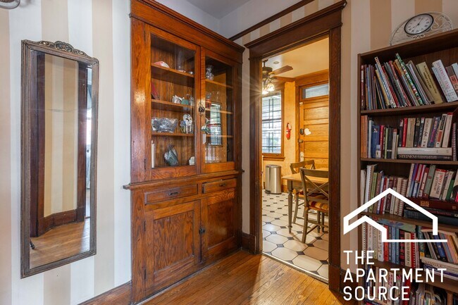 Building Photo - 825 W Diversey Pky