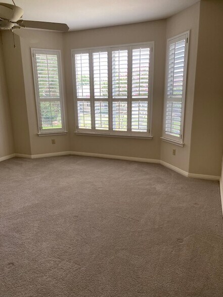 Master bedroom - 105 Purple Sage Dr