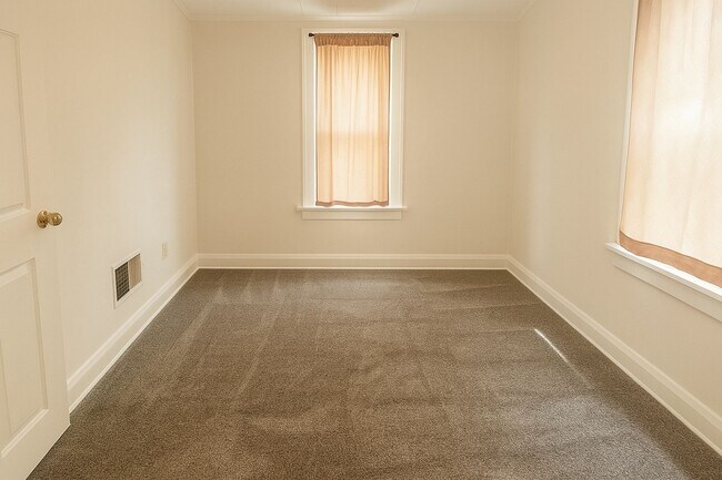 Building Photo - Charming 3BR House in Toledo