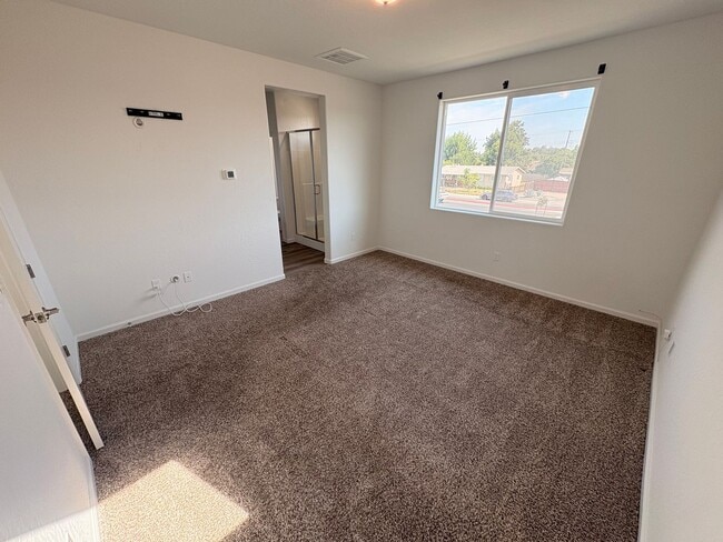 Building Photo - 947 W Payson Ave