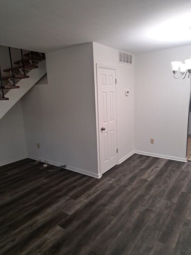 Building Photo - 1250 E 276th St