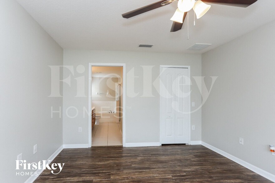 Building Photo - 811 15th St NE