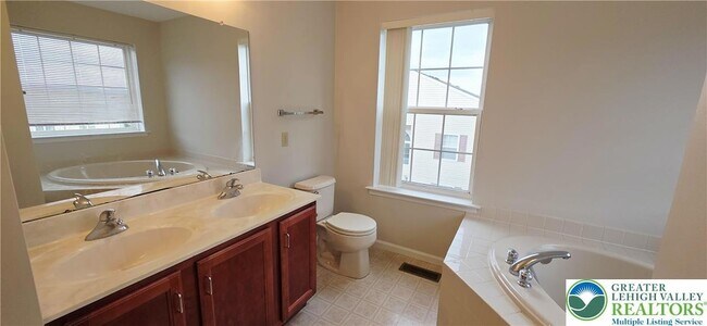 Building Photo - 3791 Knight Dr