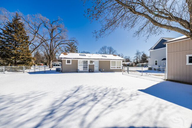 Building Photo - 23174 N Prairie Ln