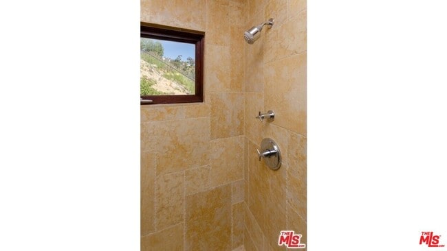 Building Photo - 1874 Sunset Plaza Dr