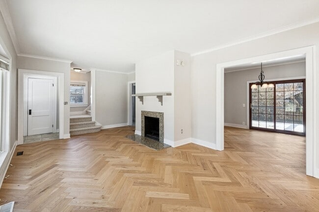 Building Photo - 713 Warrenville Rd