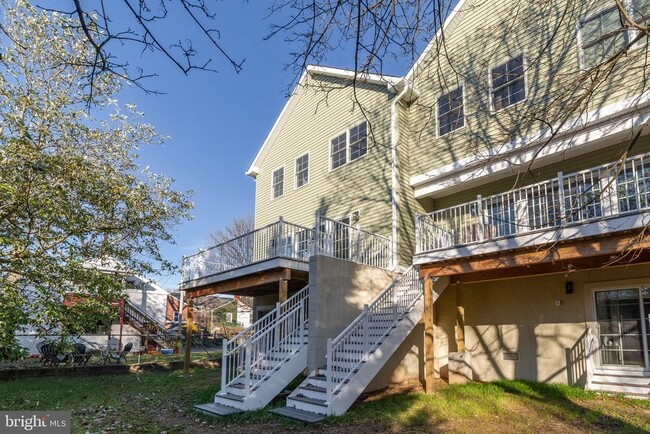 Building Photo - 17 Wilson St