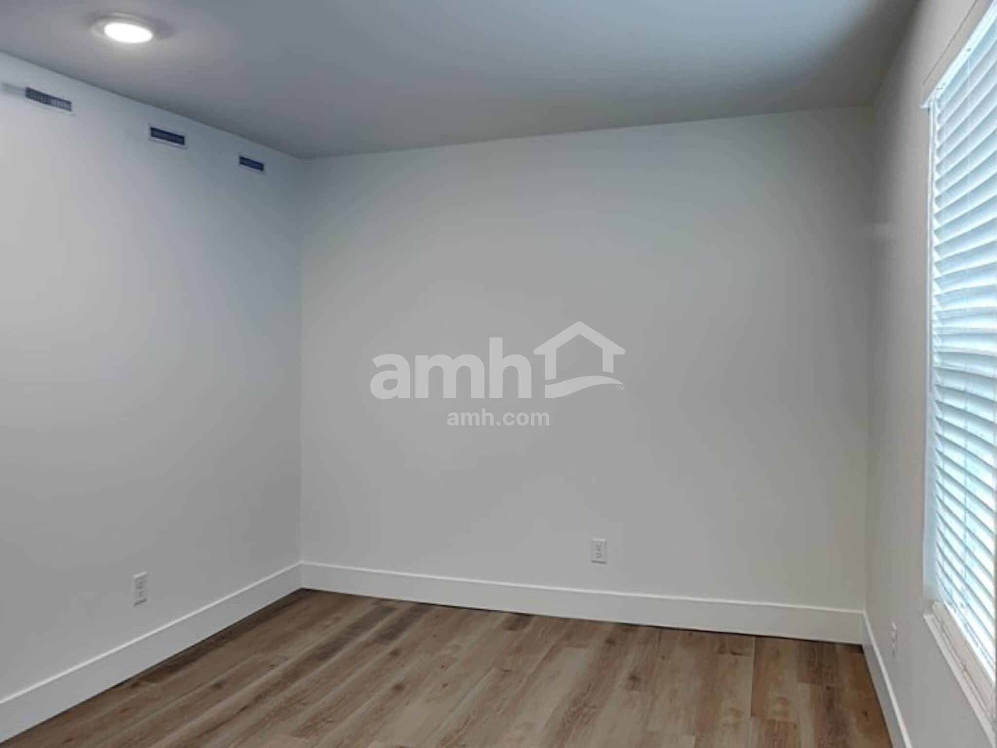 Building Photo - 11111 Magallanes St