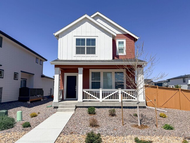 Building Photo - Like-New Single-Family Home in Bennett!