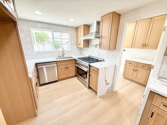 Building Photo - Fully Renovated Luxury Anaheim Residence | 4 Bed + 3.5 Bath | Dual Primary Suites |
