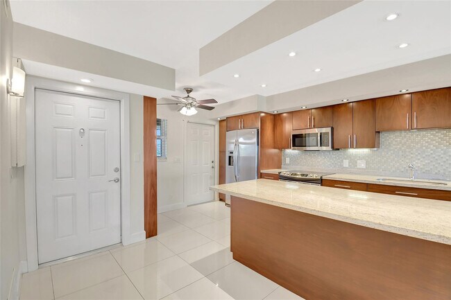 Building Photo - 3121 NE 51st St