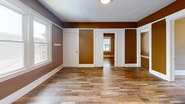 Building Photo - 4104 Clybourne