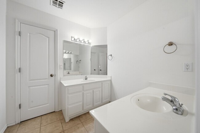 Building Photo - Spacious 5 Bedroom Home In Jenks West School District!
