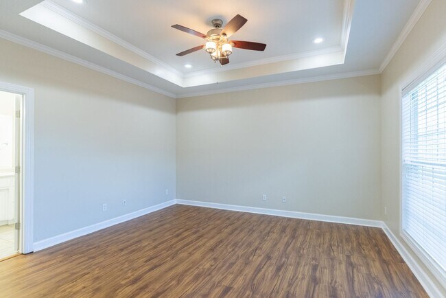 Building Photo - 4004 Grey Oak Dr