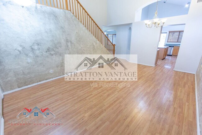 Building Photo - 2805 S Abbey Cir