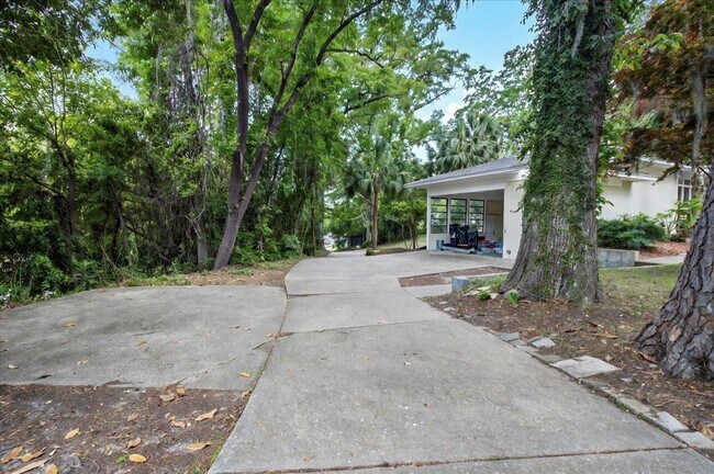 Building Photo - 1205 Gardenia Dr