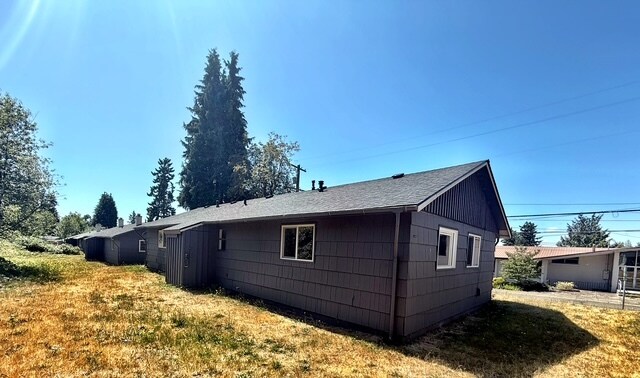 Building Photo - 3326 Halverson Ave
