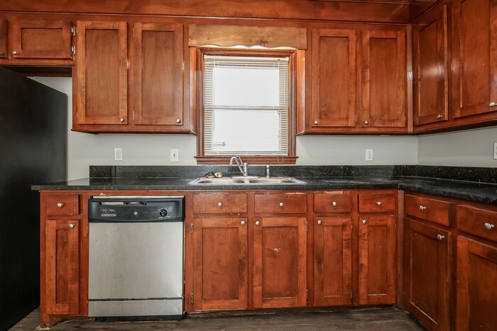 Building Photo - 139 Rosedale Ave